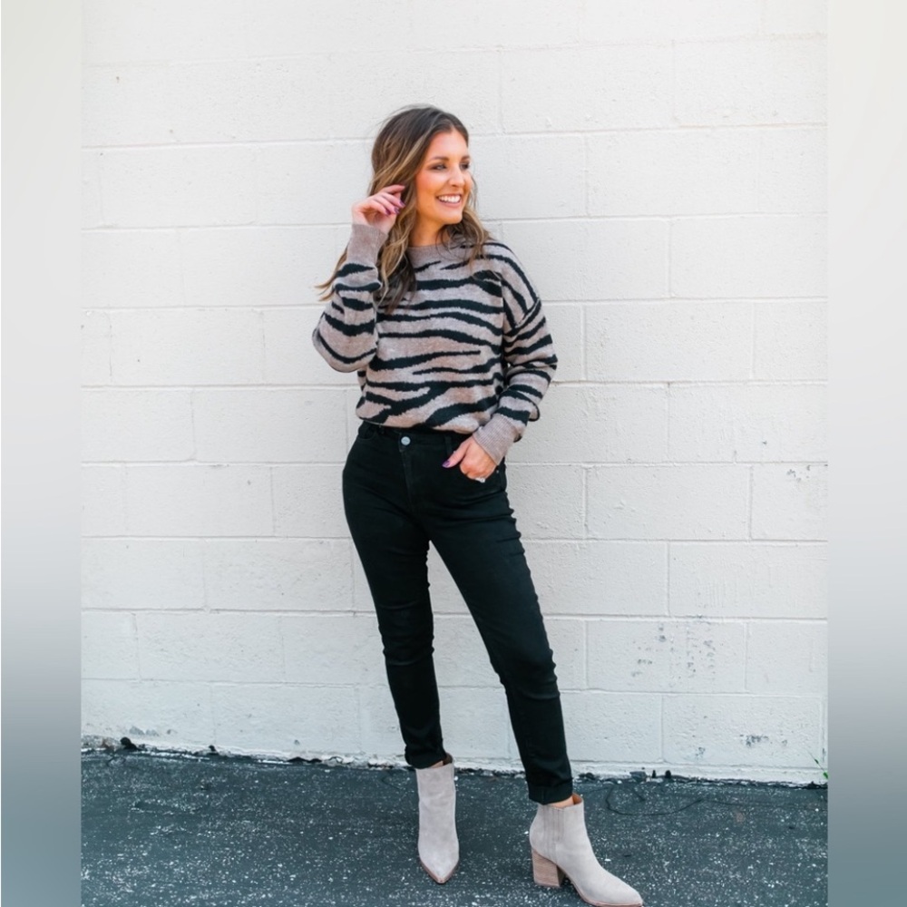 CALLIGRAPHIE TIGER PRINT SWEATER  NWT